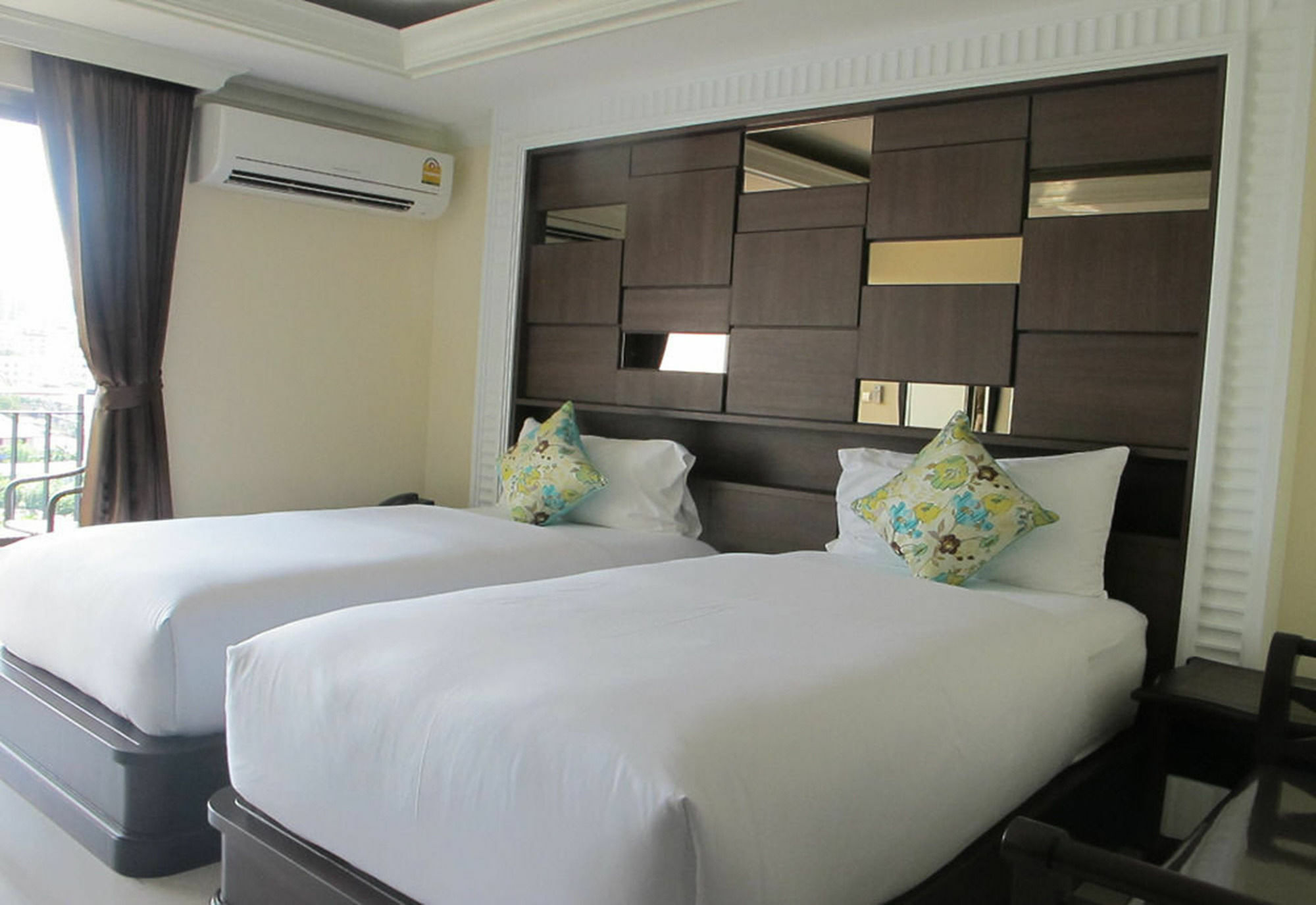 March Hotel Паттайя Экстерьер фото